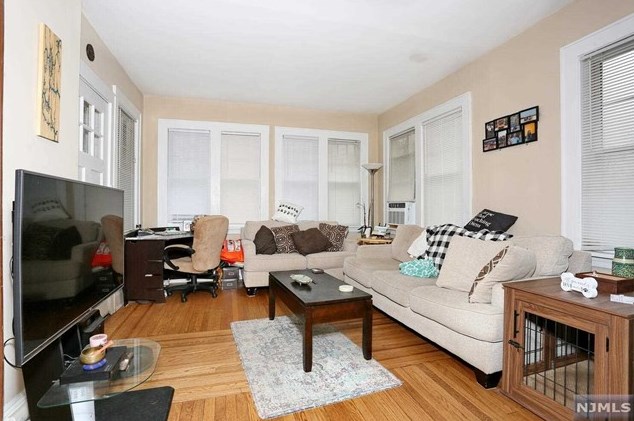 37 Maple Ave, Park Ridge NJ 07656-2148 exterior