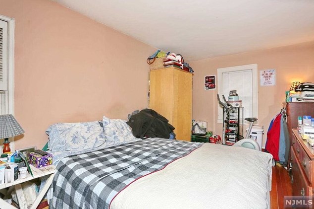 37 Maple Ave, Park Ridge NJ 07656-2148 exterior