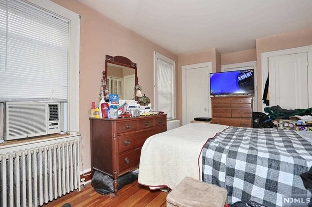 37 Maple Ave, Park Ridge NJ 07656-2148 exterior