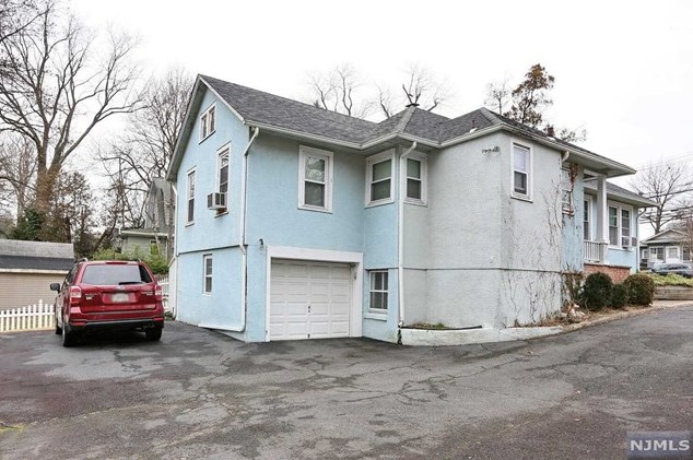 37 Maple Ave, Park Ridge NJ 07656-2148 exterior