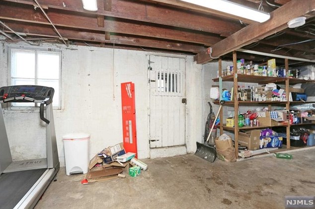 37 Maple Ave, Park Ridge NJ 07656-2148 exterior