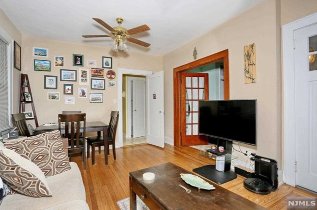 37 Maple Ave, Park Ridge NJ 07656-2148 exterior