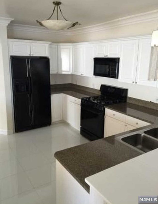 210 The Promenade, Edgewater NJ  07020-2101 exterior