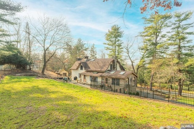 50 Jacquelin Ave, Ho Ho Kus NJ  exterior