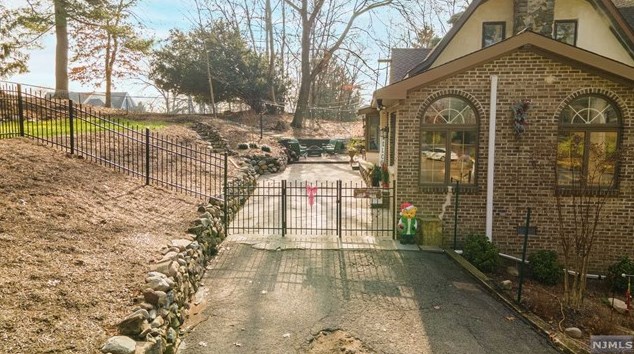 50 Jacquelin Ave, Ho Ho Kus NJ  exterior