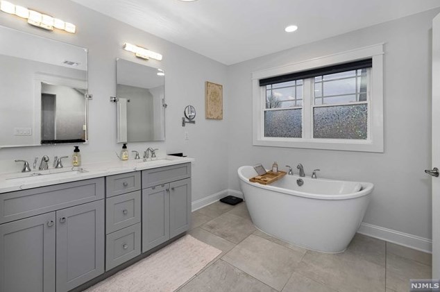 15 4th St, Wood-Ridge NJ  07075-2205 exterior