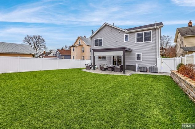 15 4th St, Wood-Ridge NJ  07075-2205 exterior