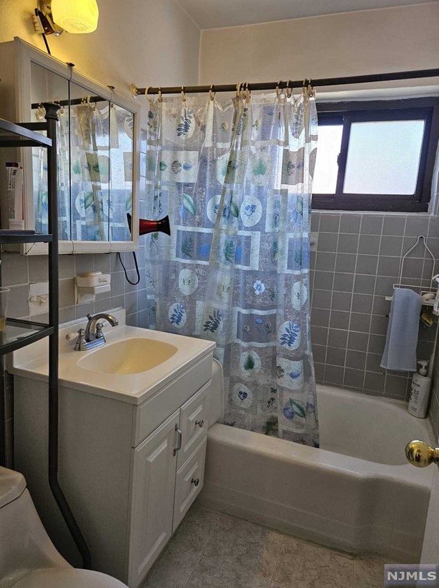 410 Fairview Ave, West Fort Lee NJ 07024-3802 exterior