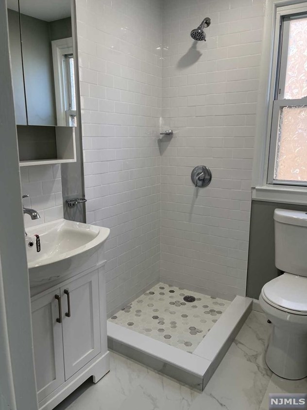 27 Albert St, Outwater NJ  07026-2129 exterior