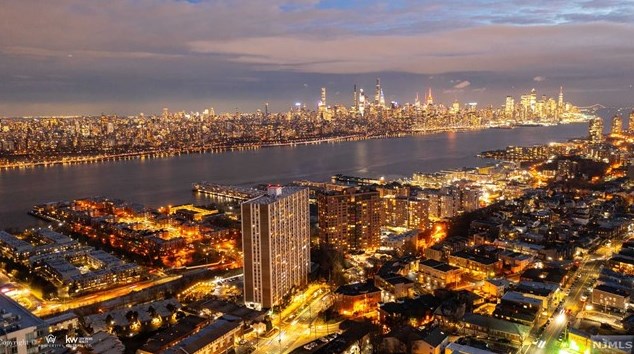 250 Gorge Rd, Cliffside Park NJ  07010-1302 exterior