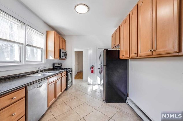 2081 Jones Rd, West Fort Lee NJ 07024-3202 exterior