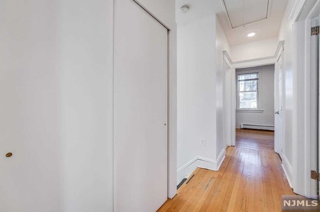 2081 Jones Rd, West Fort Lee NJ 07024-3202 exterior