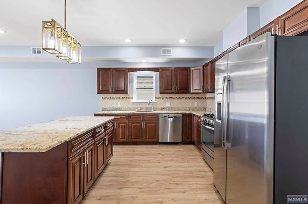 131 Laidlaw Ave, Jersey City NJ  07306-2512 exterior