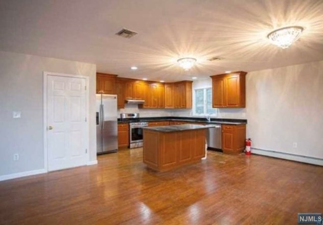 173 Battaglia Ln, Fairview, NJ 07022