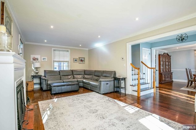 20 Raymond Ave, Rutherford NJ  07070-1132 exterior