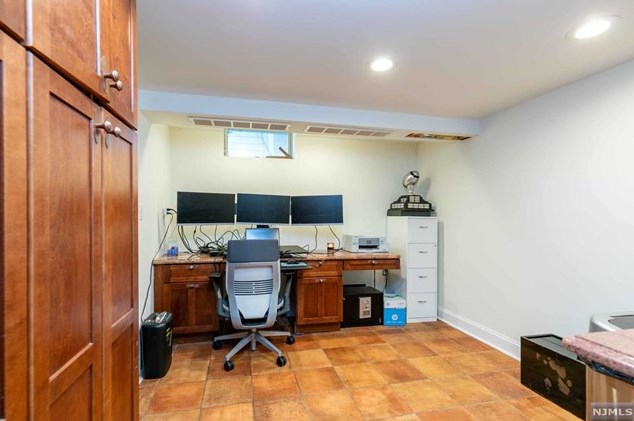 20 Raymond Ave, Rutherford NJ  07070-1132 exterior