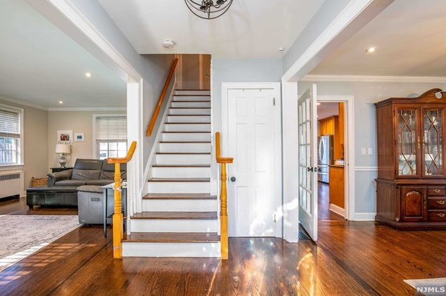 20 Raymond Ave, Rutherford NJ  07070-1132 exterior