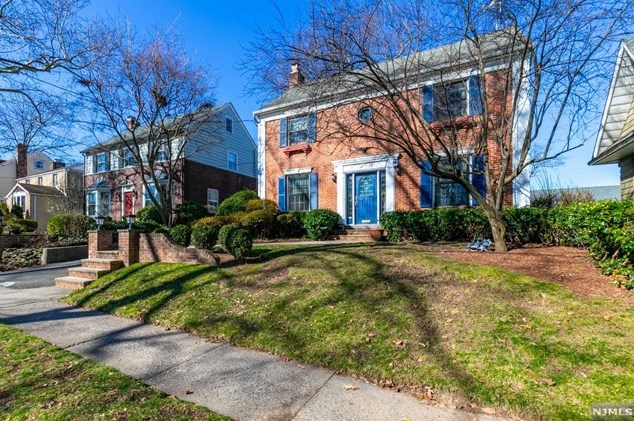 20 Raymond Ave, Rutherford NJ  07070-1132 exterior