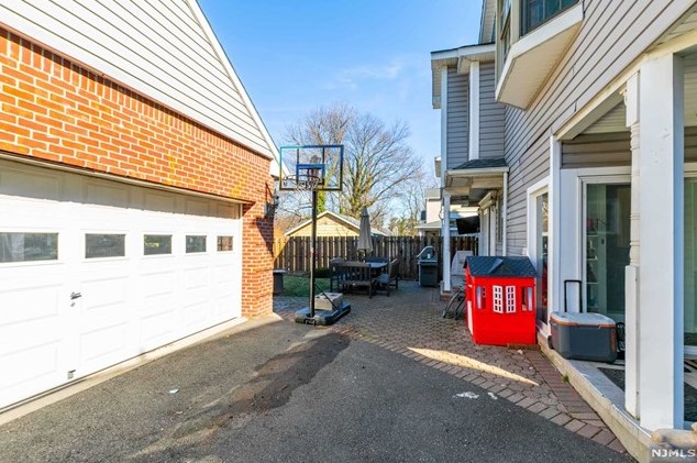 20 Raymond Ave, Rutherford NJ  07070-1132 exterior