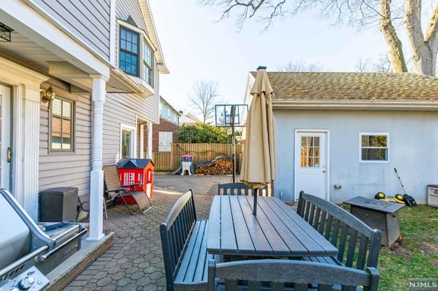 20 Raymond Ave, Rutherford NJ  07070-1132 exterior