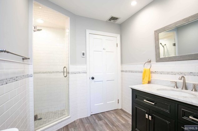 20 Raymond Ave, Rutherford NJ  07070-1132 exterior