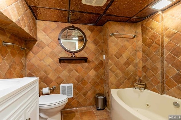 20 Raymond Ave, Rutherford NJ  07070-1132 exterior