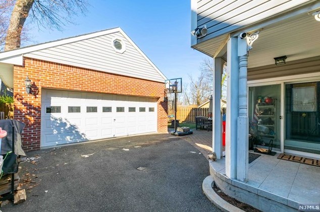 20 Raymond Ave, Rutherford NJ  07070-1132 exterior