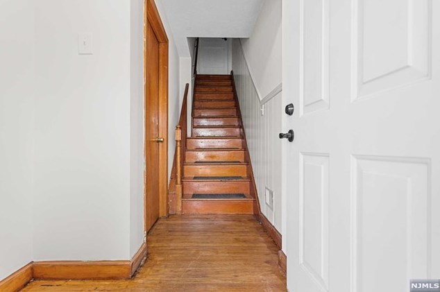 41 Locust Ave, Emerson NJ  07630-1817 exterior