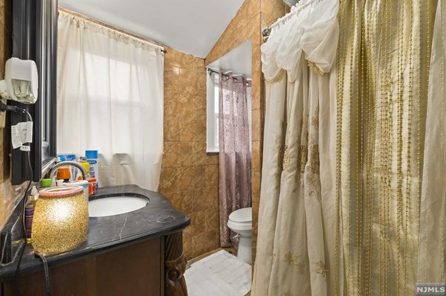 55 Beech St, East Orange NJ  07018-3003 exterior