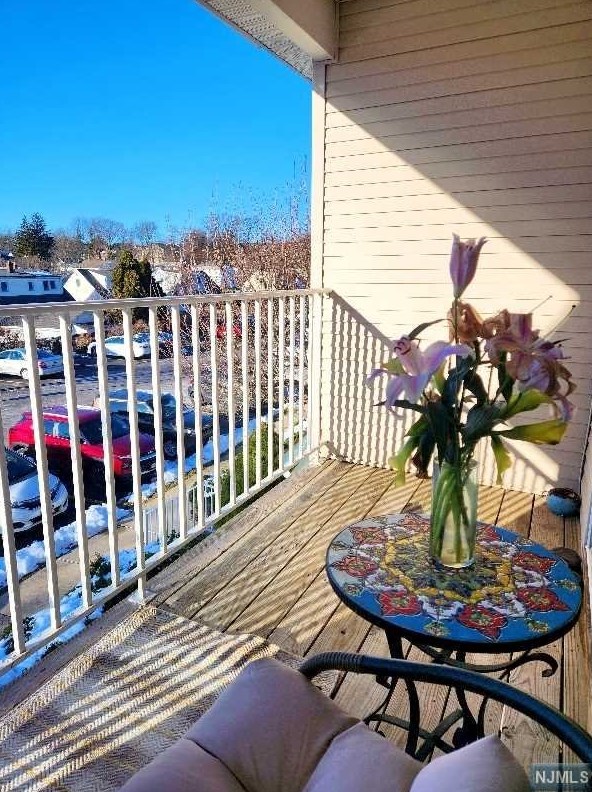 222 Cambridge Ct, Clifton NJ  07014-1376 exterior