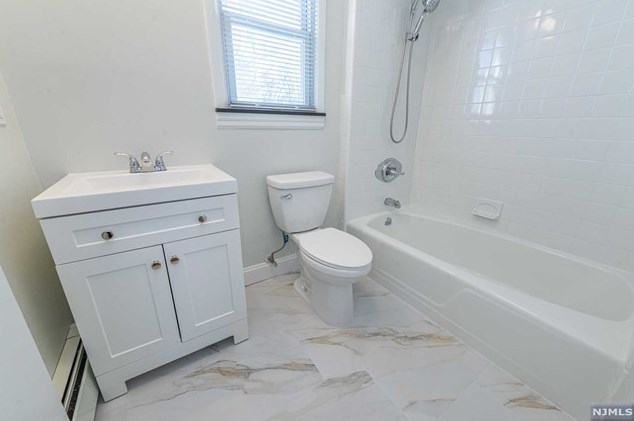 1 Oak Grove Rd, West Caldwell NJ  07006-6000 exterior