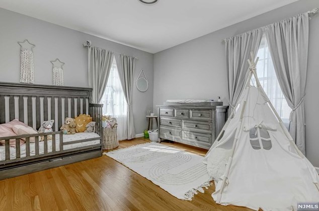 41 Prospect St, Waldwick NJ  07463-1606 exterior