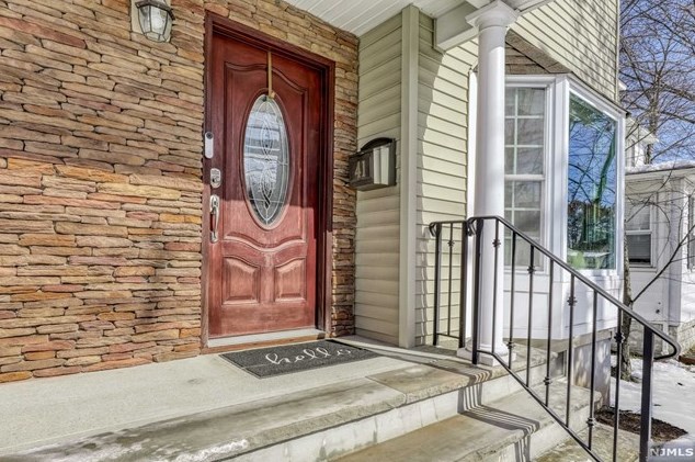 41 Prospect St, Waldwick NJ  07463-1606 exterior