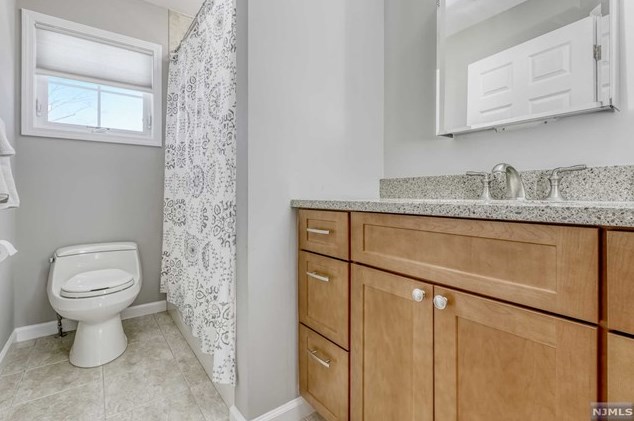 41 Prospect St, Waldwick NJ  07463-1606 exterior