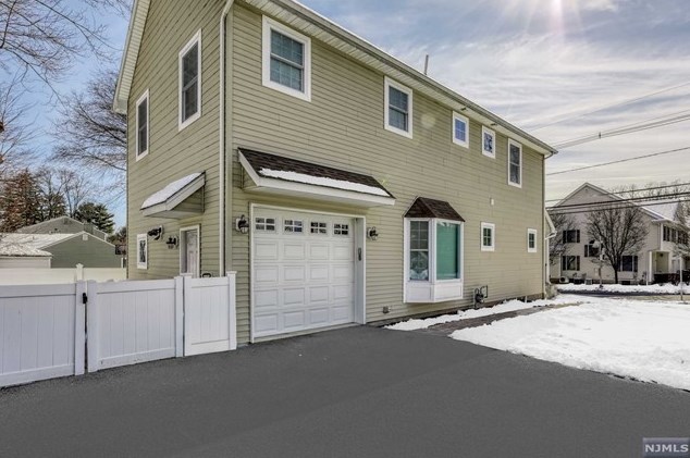 41 Prospect St, Waldwick NJ  07463-1606 exterior