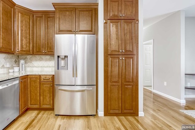 41 Prospect St, Waldwick NJ  07463-1606 exterior