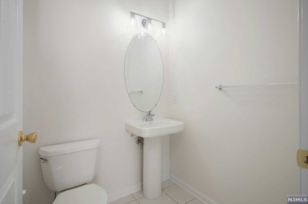 173 Winchester Ct, Clifton NJ  07013-2676 exterior