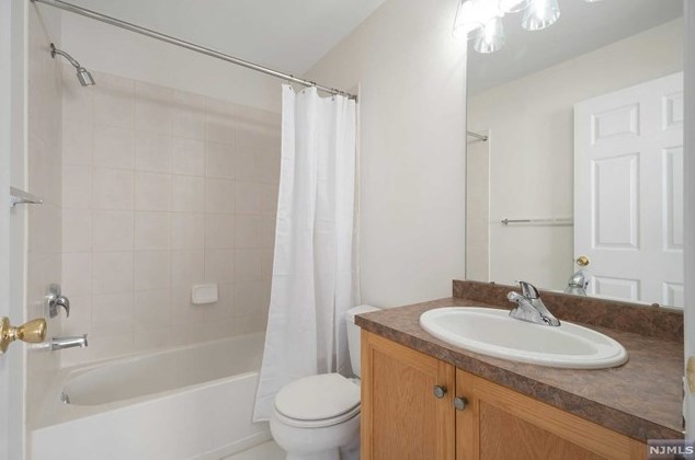 173 Winchester Ct, Clifton NJ  07013-2676 exterior