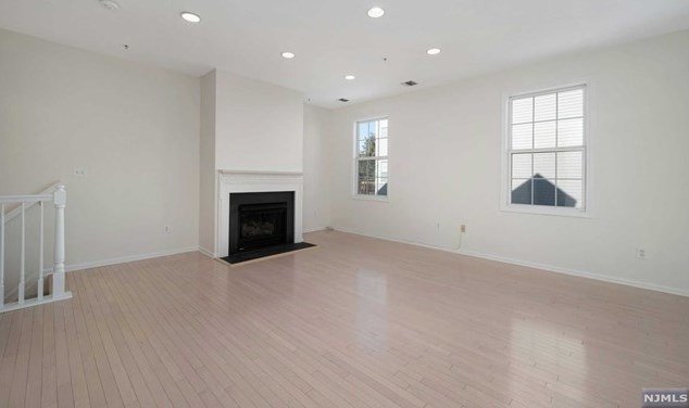 173 Winchester Ct, Clifton NJ  07013-2676 exterior