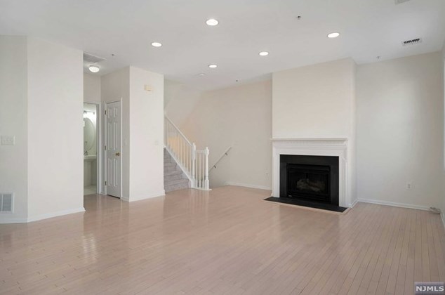 173 Winchester Ct, Clifton NJ  07013-2676 exterior