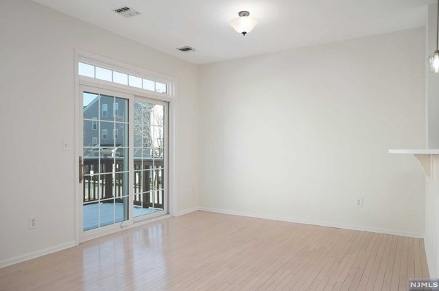 173 Winchester Ct, Clifton NJ  07013-2676 exterior