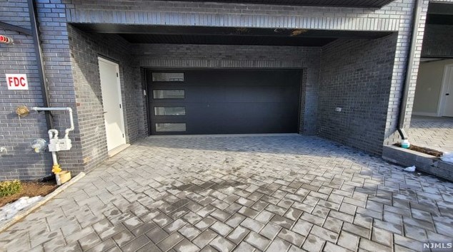 1546 11th St, West Fort Lee NJ  07024-2124 exterior