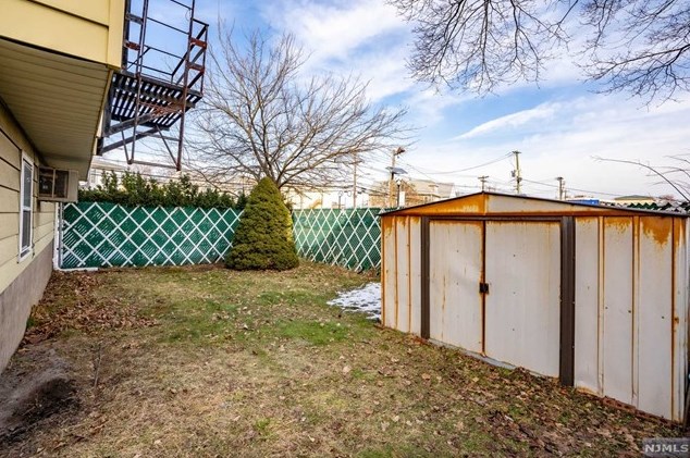 1 Brookside Ave, Elmwood Park NJ  07407-1950 exterior