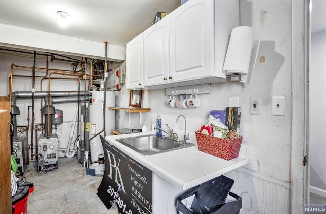 1 Brookside Ave, Elmwood Park NJ  07407-1950 exterior