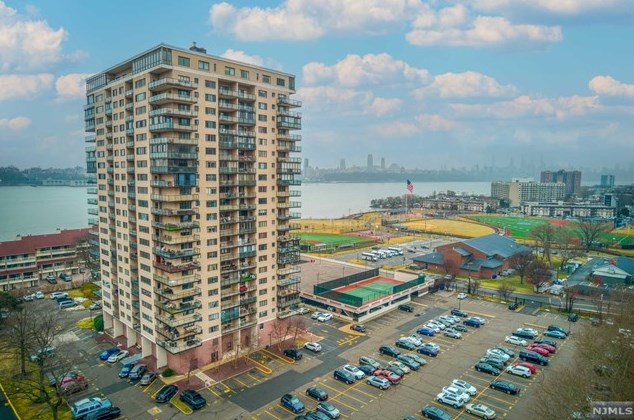 1203 River Rd, Edgewater NJ  07020-1456 exterior