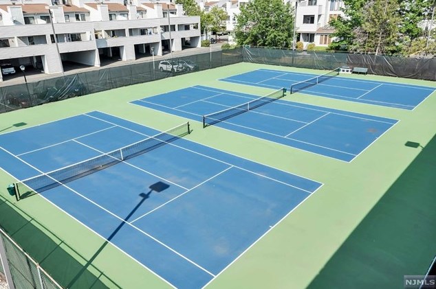 1105 Harmon Cove Tower, Secaucus NJ 07094-1713 exterior