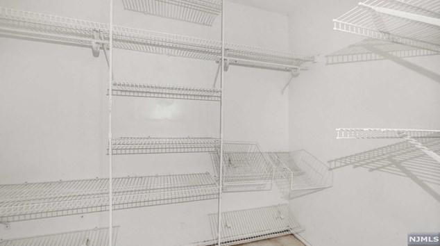 1105 Harmon Cove Tower, Secaucus NJ 07094-1713 exterior