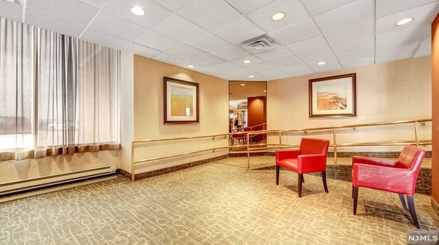 1105 Harmon Cove Tower, Secaucus NJ 07094-1713 exterior