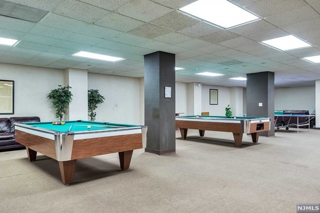 1105 Harmon Cove Tower, Secaucus NJ 07094-1713 exterior