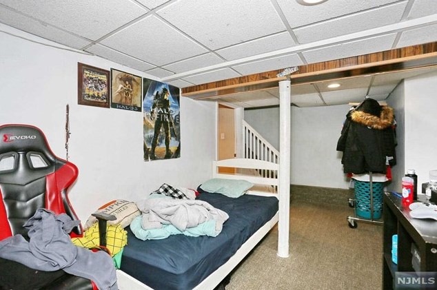 21 Bergen Ave, Bergenfield NJ 07621-2308 exterior